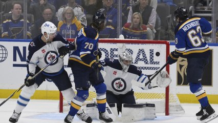 Inside the Mind of a Goalkeeper: Navigating Choices and Distractions ⚽