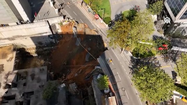 Sarıyer'de yolda çökme; Eski Büyükdere Caddesi trafiğe kapatıldı