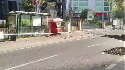 İstanbul'un ''haftasonu rotası''nda yol çöktü!