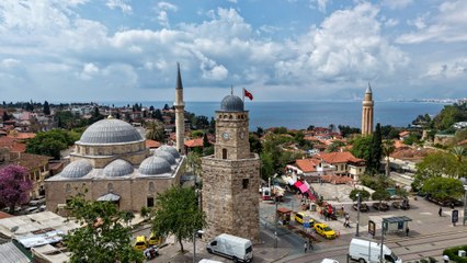 Asırlık kulenin saatleri çalındı! Artık 'zamana' direnemiyor