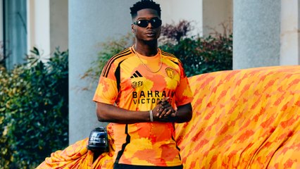 Ninho dévoile le nouveau maillot du Paris FC