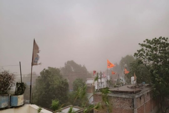CG Weather: रायपुर में फिर आंधी-तूफान के साथ बारिश शुरू, ओले भी गिरे, देखें वीडियो
