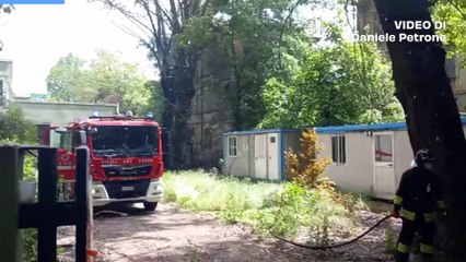 Incendio a Reggio Emilia nella ex Enocianina Fornaciari: il video