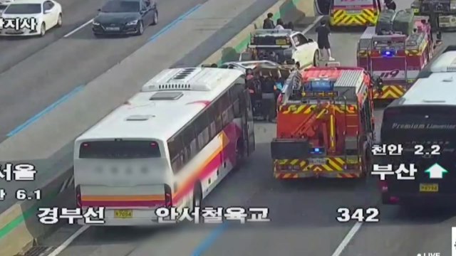 충남 천안 경부고속도로 추돌 사고...일가족 7명 부상 / YTN