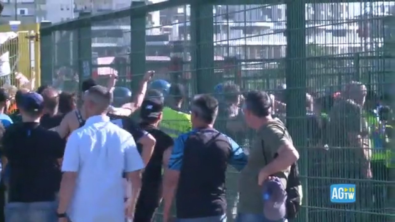 Lecce, scontri tra tifosi napoletani e forze dell'ordine fuori dal Via del Mare