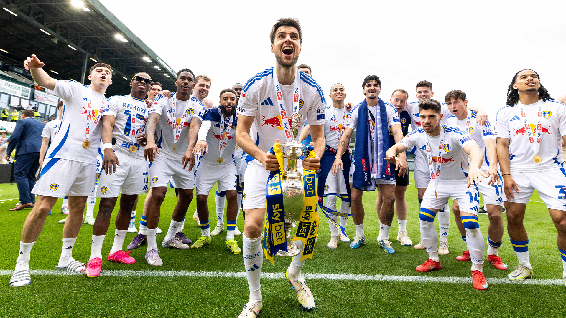 Leeds sacré en Championship grâce à un but dans le temps additionnel !
