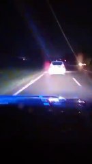 Motorista joga óleo em viatura durante tentativa de fuga no PR