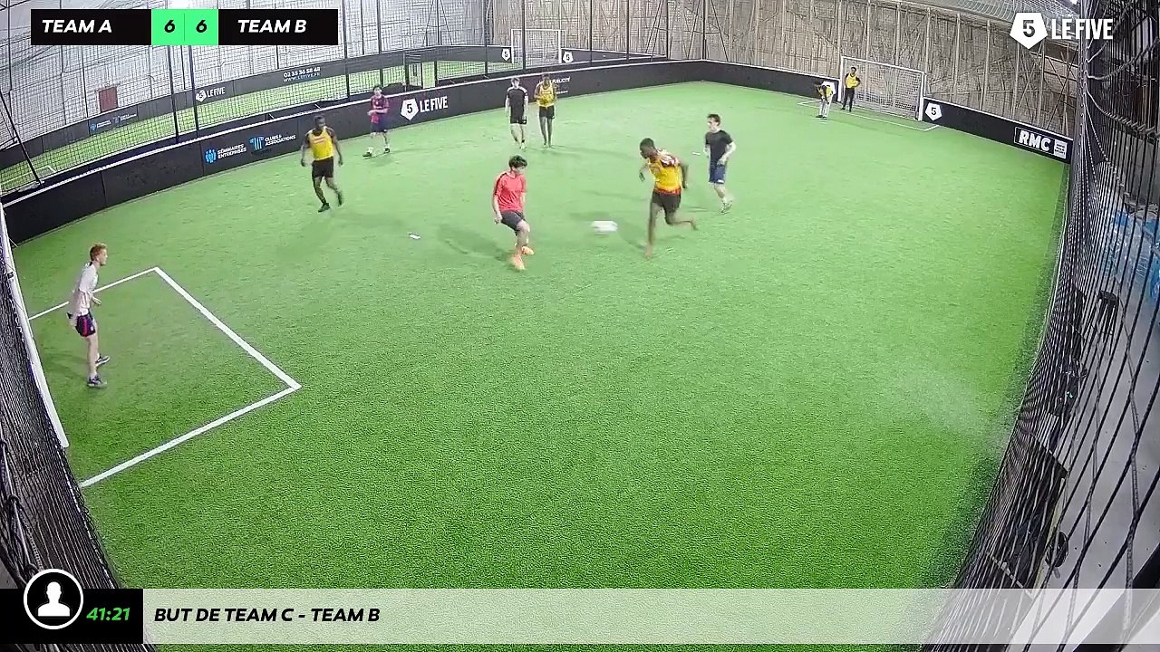 But de Team C - Team B