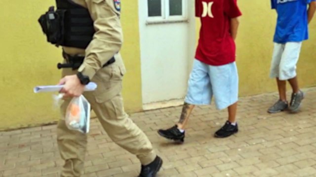 PM apreende dois menores em posse de drogas em Corbélia