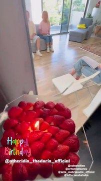 Θοδωρής Αθερίδης: Έκλεισε τα 60 του χρόνια-Τα γενέθλια & η έκπληξη στην πρόβα με τη Ζέτα Μακρυπούλια