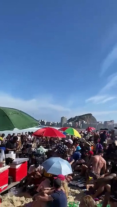 Fãs de Lady Gaga aguardam show em Copacabana