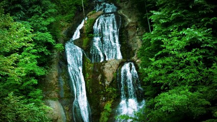 Kya aap ne kabhi itna spectacular waterfall dekha hai? 👀😍, , 🏞️