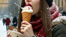 Créativité par Intelligence Artificielle : Une Jeune Russe Mange des Glaces en Hiver - Une Tradition Russe Réelle