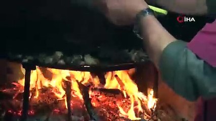 Dualı güveçlerden yemek için akın akın geliyorlar