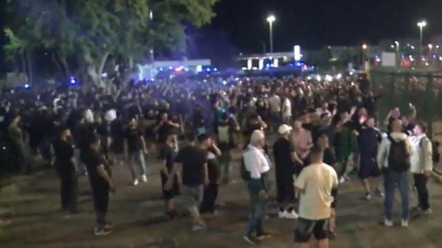 Napoli, che festa a Lecce! Tifosi in delirio fuori dallo stadio