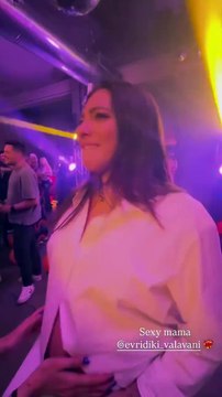 Ευρυδίκη Βαλαβάνη: Ο ξέφρενος χορός της με φουσκωμένη κοιλίτσα – Στον 7ο μήνα και δεν σταματά!