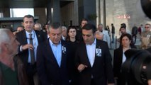 CHP lideri Özgür Özel'e cenaze çıkışı yumruklu saldırı!