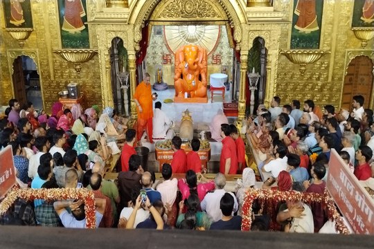 Ravi Pushya Nakshatra today: मोतीडूंगरी गणेश मंदिर में गूंजा श्री गणपति सहस्त्रानाम, 1001 मोदक किए अर्पित, वीडियो में देखें उमड़ी भीड़