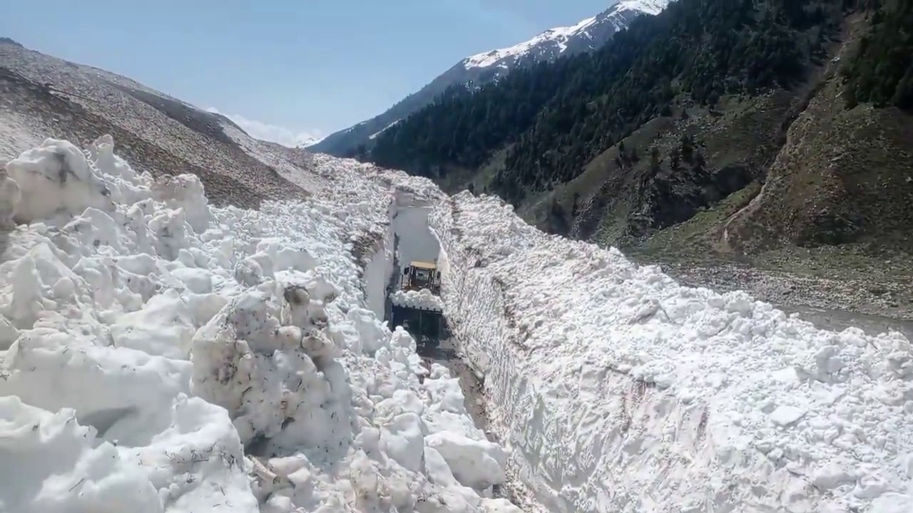 Snow removing : snow cleaning
