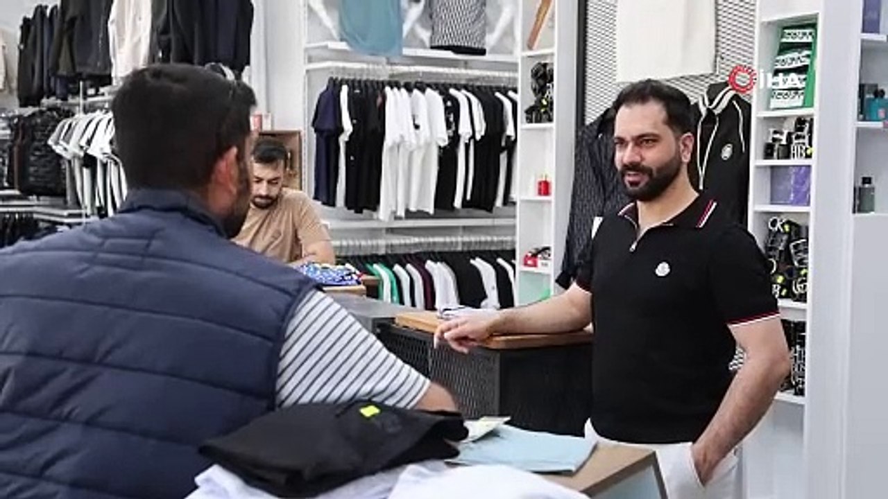 Böyle pişkinlik görülmedi! Eski kıyafetlerini bıraktı, yenilerini giyip gitti!