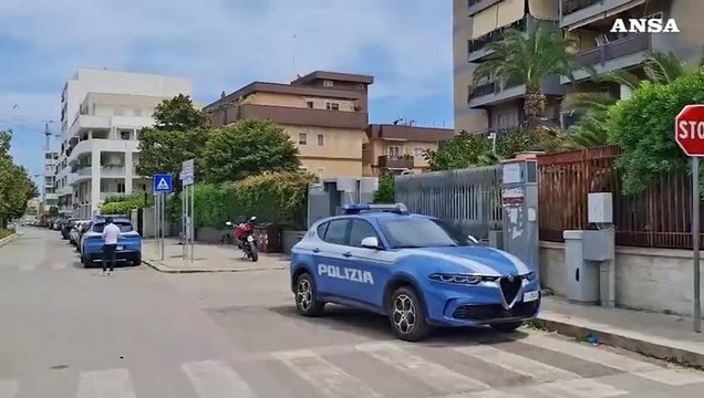 Bari, un uomo si barrica in casa e poi si uccide
