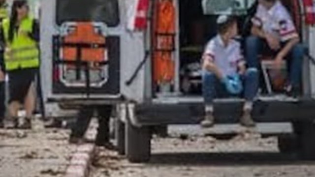 Israel के एयरपोर्ट पर बैलिस्टिक मिसाइल से हमला