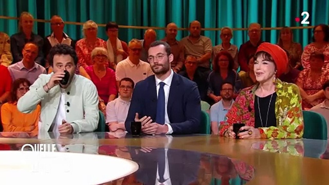 Nicolas Bedos invité sur le plateau de "Quelle époque !", une comédienne prend la défense de celui qui a été reconnu coupable d'agression sexuelle.