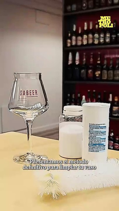 Un experto en cerveza te explica cómo limpiar los vasos con tres cosas que todos tenemos en casa