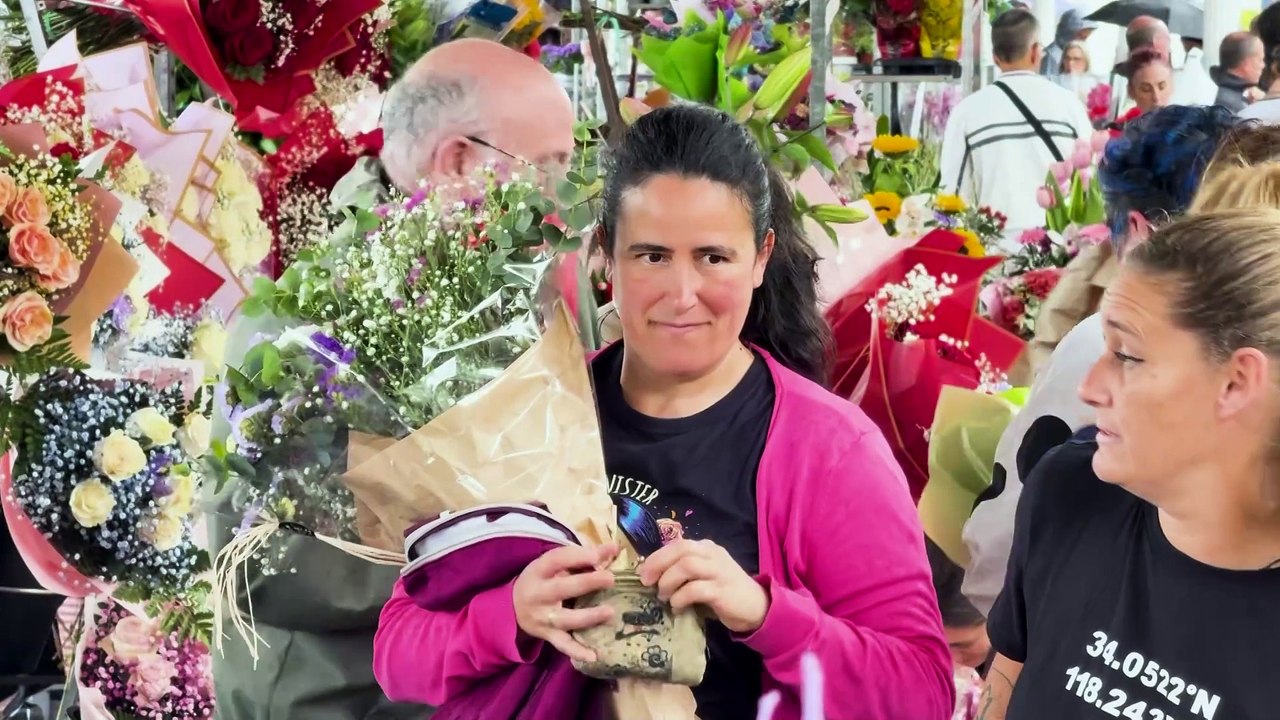 El Día de la Madre se celebra con flores y gestos de cariño por su amor incondicional