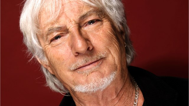 GALA VIDEO - Hugues Aufray, 95 ans, prêt à agrandir la famille avec sa femme Murielle ? “On n’a pas d’enfants pour l’instant…”