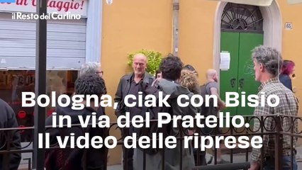 Bologna, ciak con Bisio in via del Pratello. Il video delle riprese