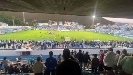 "Jugadores, la c... de su madre....", el enojo de los hinchas de Gimnasia y Tiro