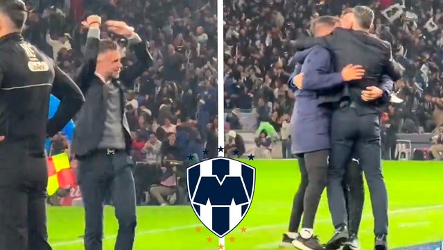 Martín Demichelis festeja efusivamente el segundo gol de Rayados, lo que molesta a Efraín Juárez