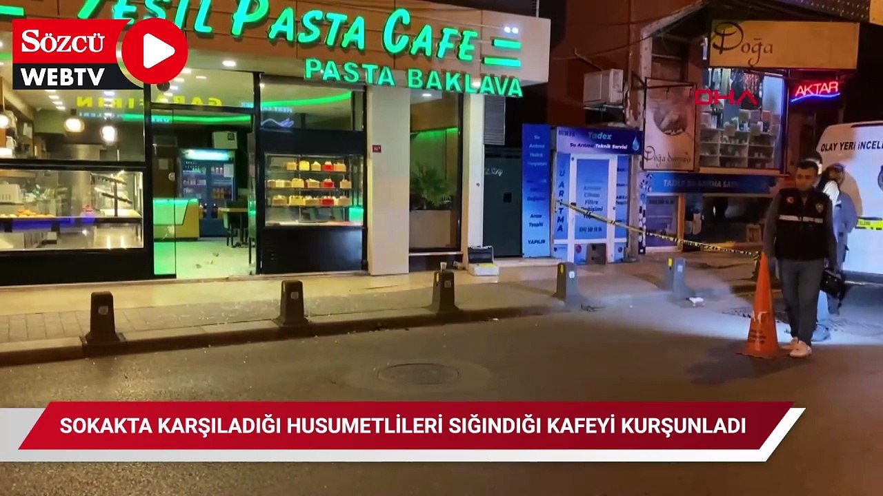 Sokakta karşıladığı husumetlileri sığındığı kafeyi kurşunladı