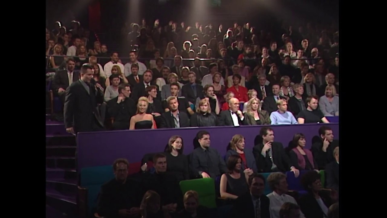 Charlotte Nilsson kommer med studie jurys point og fra 4 til 12 point på 5 sange i finalen | Dansk Melodi Grand Prix 2000 | DRTV