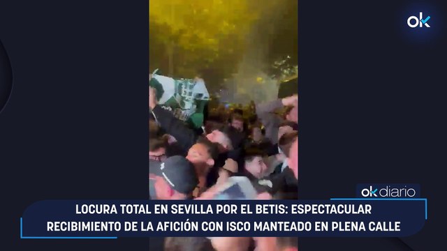 Locura total en Sevilla por el Betis: espectacular recibimiento de la afición con Isco manteado en plena calle