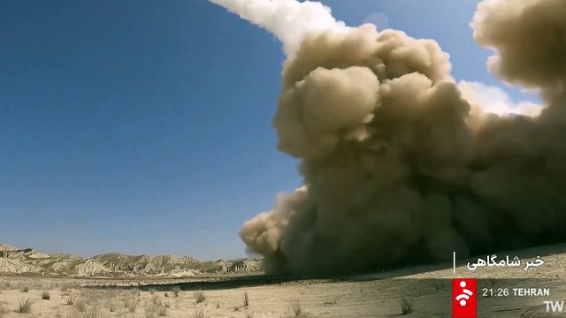 إيران تكشف صاروخا بالستيا جديدا مداه 1200 كيلومتر
