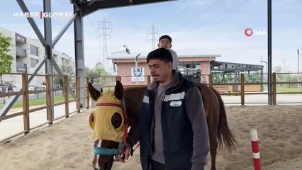 Esenyurt Belediyesi’nden çocuklara at çiftliği gezisi