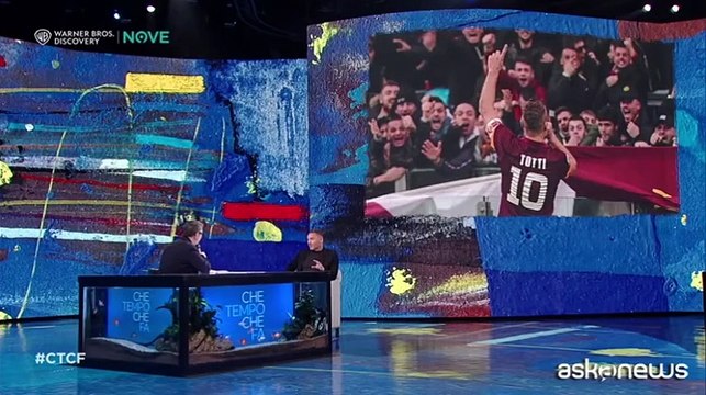 Totti: «Ogni tanto gioco a calciotto, ho accorciato il campo!»
