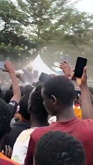 لحظة رشق الحذاء على الرئيس الكيني: فيديو