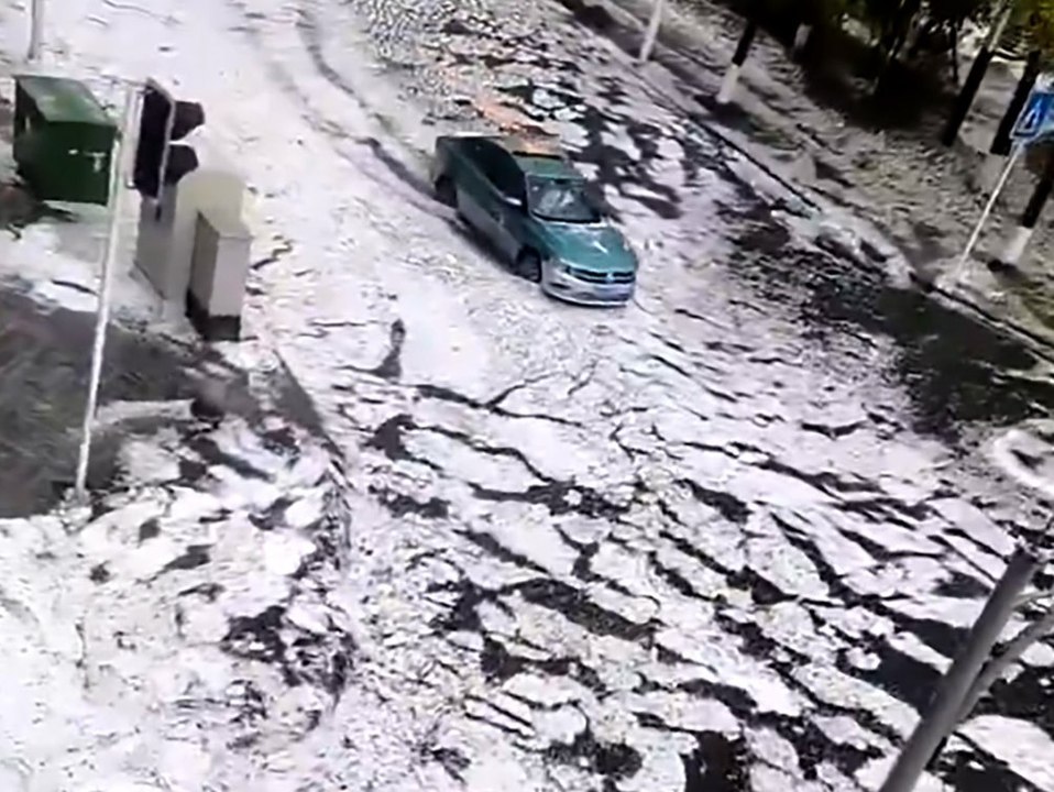 China: Regenchaos nach Hagel - alles schwimmt weg