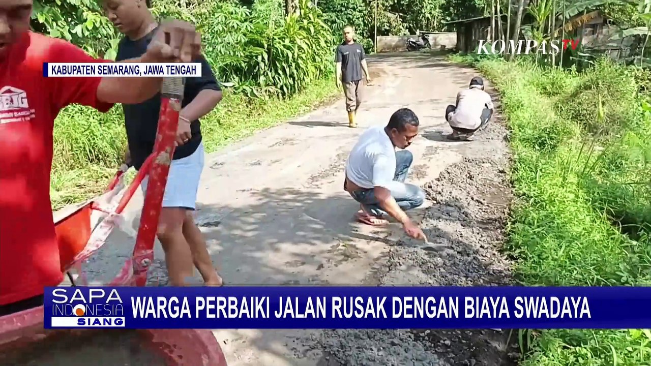 Warga Desa Polobogo Semarang Perbaiki Jalan Rusak dengan Biaya Swadaya