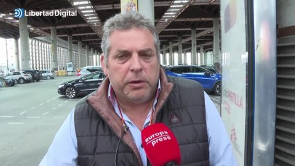 Los pasajeros que se han quedado tirados, muestran su enfado