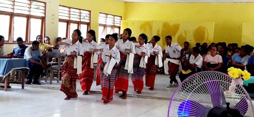 Kegiatan Peradi Masuk Sekolah di jemput dengan Tarian Khas Malaka, Bidu Tais Mutin.