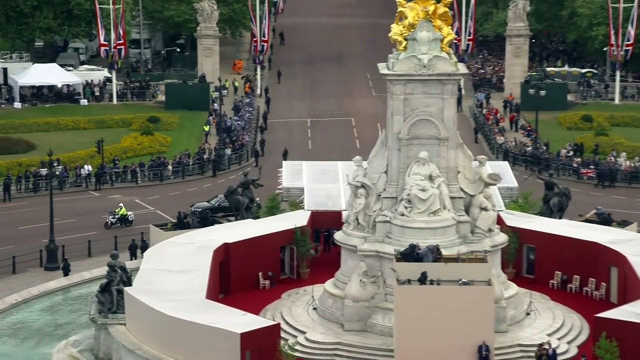 Prime Minister arrives at Queen Victoria Memorial for VE Day