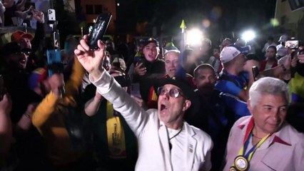 Romanya’da cumhurbaşkanlığı seçimi: İlk turu aşırı sağcı aday önde tamamladı