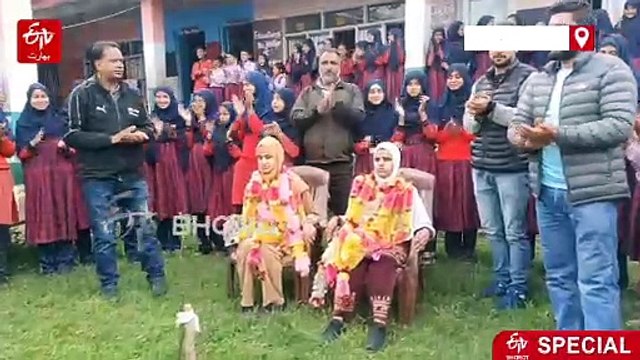 کشمیر کی نابینا بہنوں نے ’سن کر دیکھا‘، اور ہمت کی مثال قائم کی