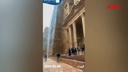 Alluvione a Petra: turisti evacuati