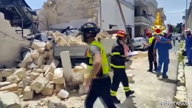 Crolla palazzina in provincia di Lecce, soccorsi quattro operai