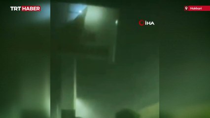 Hakkari'de fırtına: Çatılar uçtu, ağaçlar devrildi